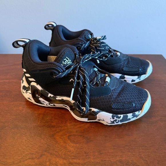 EUC Adidas Donovan Mitchell D.O.N. Issue # 3  Basketball Shoes Sneakers Size 5 - Picture 2 of 8